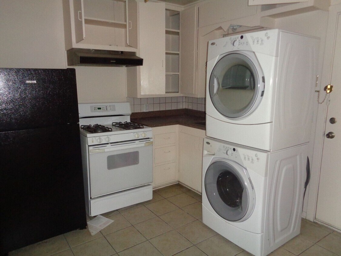 Building Photo - Studio Apartment Near ACU
