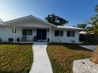 Building Photo - 615 Azalea Ln