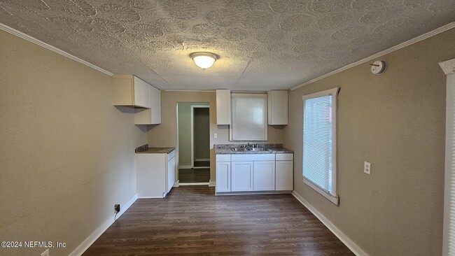 Foto del edificio - 1604 E 27th St