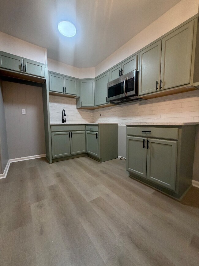 Foto del edificio - 1711 Birchwood Dr SE