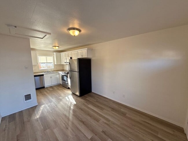 Foto del edificio - 3357 Portland Rd NE