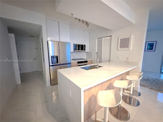 Foto del edificio - 333 NE 24th St