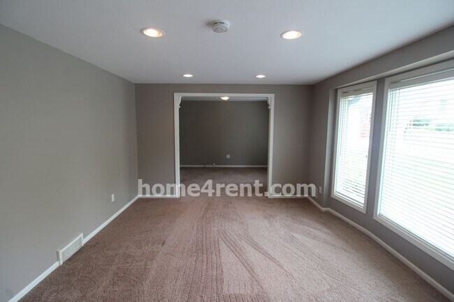 Building Photo - 10621 W 98th St