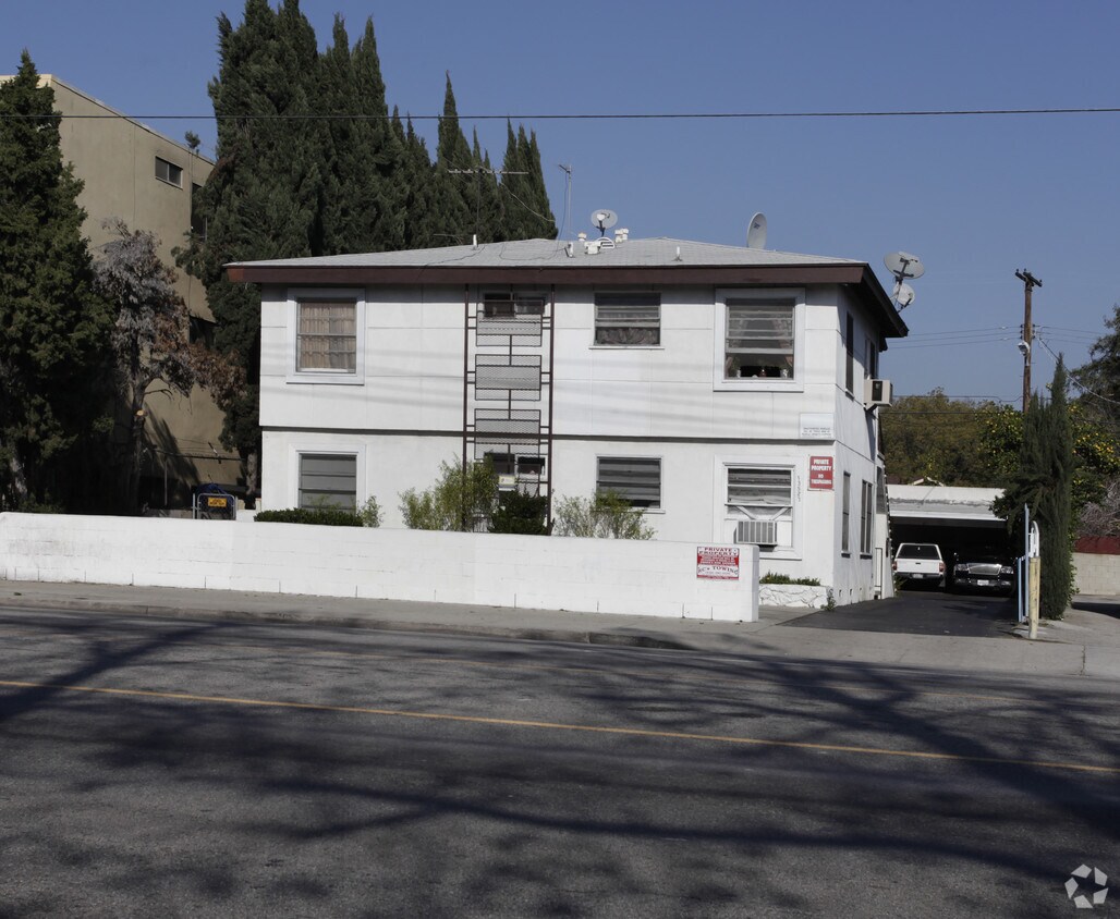 Primary Photo - 13527 Victory Blvd