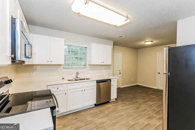 Building Photo - 6738 Merrywood Dr