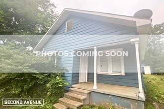 Building Photo - 544 7th St S