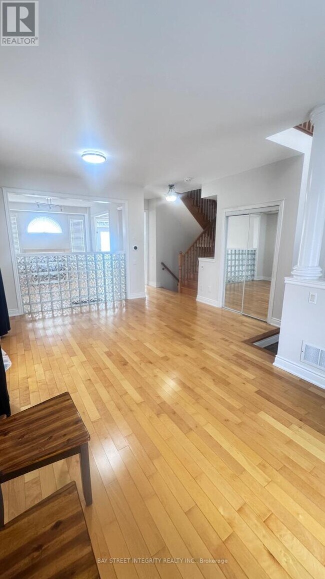 Photo du bâtiment - 3364 Hayhurst Crescent