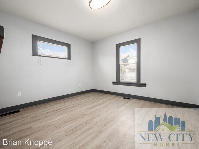 Building Photo - 2 br, 1 bath House - 1557 Safford Ave