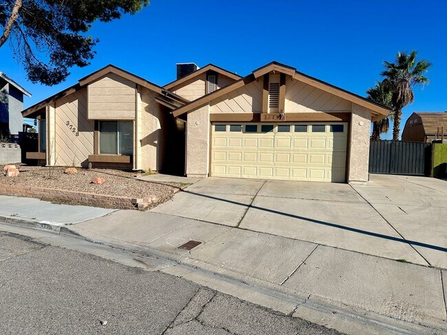 Building Photo - 3728 Majestic Dr