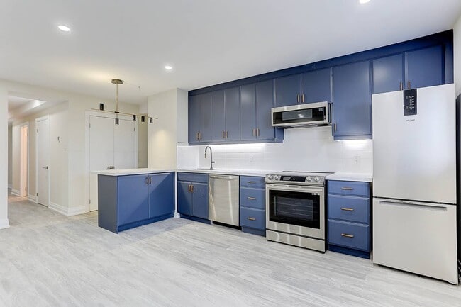Building Photo - 2071 Keele St