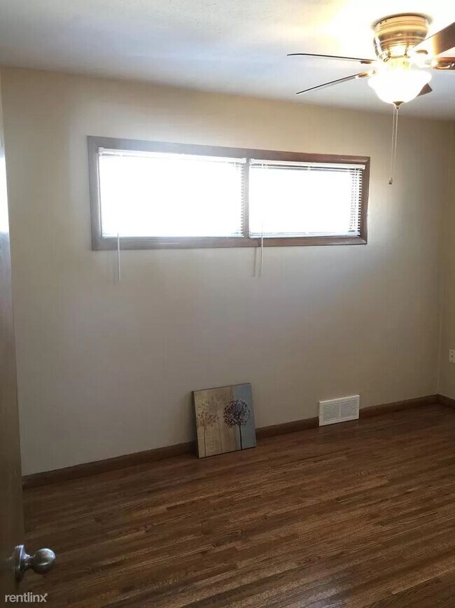 Building Photo - 3 br, 1 bath House - 2403 W Manhattan Dr S...