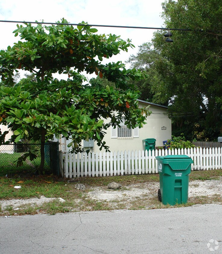 Foto del edificio - 261 NW 96th St