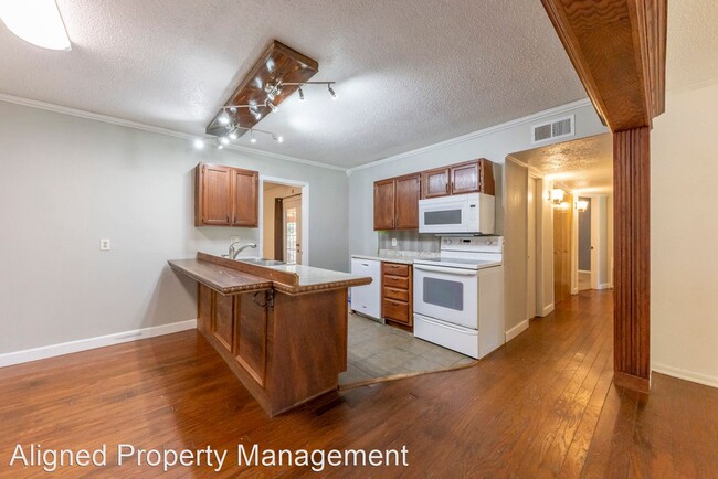 Building Photo - 4 br, 2.5 bath House - 1007 N Holly St.