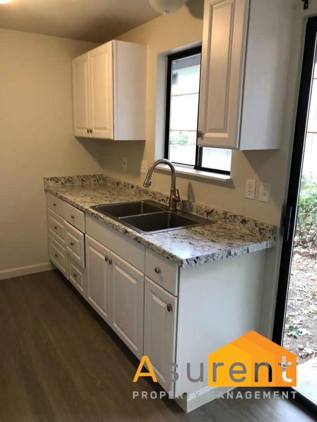 Foto del edificio - $200 off first months rent. Fully Remodele...