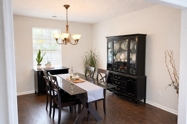Foto del edificio - 3BD/2.5BA- WITH BONUS ROOM -AVAILABLE NOW or AUGUST 1, 2026!!