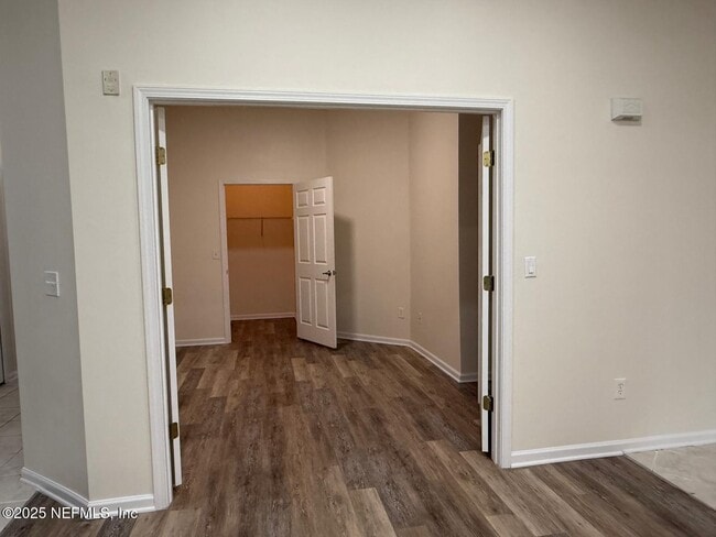 Building Photo - 7063 Deer Lodge Cir