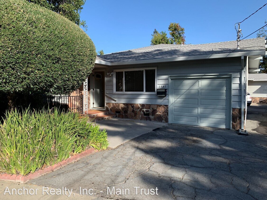 Primary Photo - 2 br, 1 bath House - 1581 Hawes
