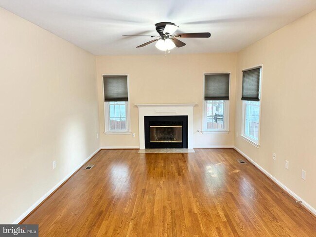 Foto del edificio - 79 Spring Lake Dr