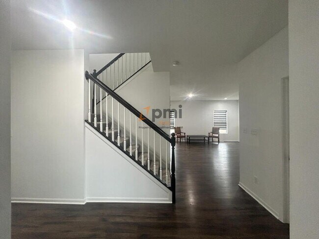 Foto del edificio - 5625 Burr Rdg Cir