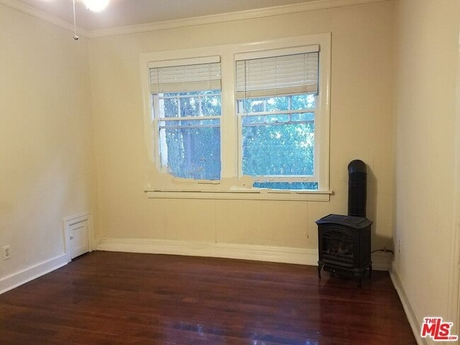Building Photo - 649 N Rossmore Ave
