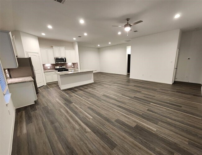 Building Photo - 1606 Happy Vly St