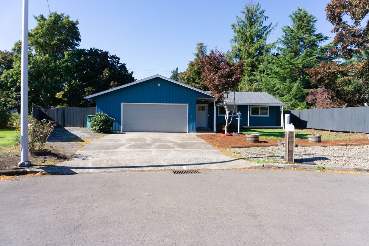 Primary Photo - Three Bedroom with a Den Home For Rent