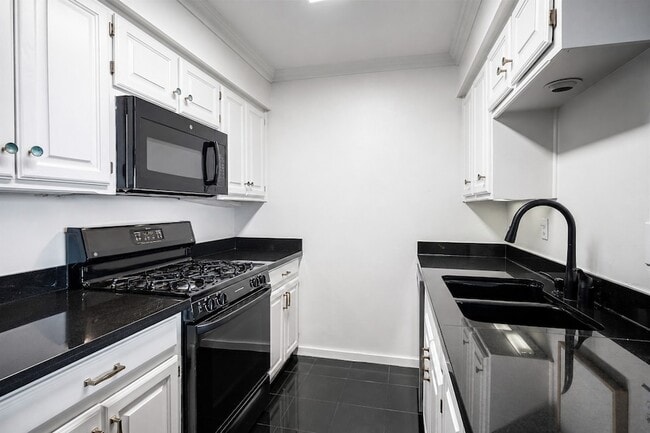 Building Photo - 3883 Turtle Creek Blvd