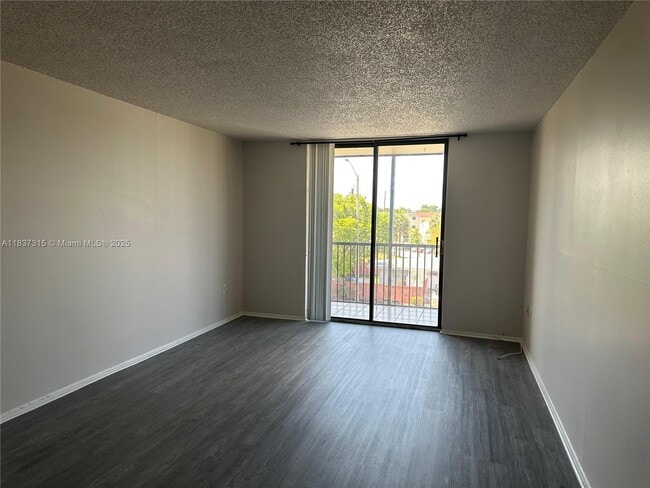 Foto del edificio - 16851 NE 23rd Ave
