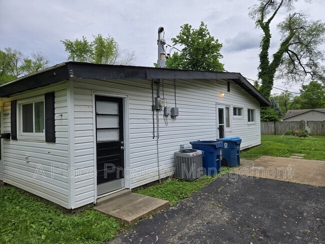 Building Photo - 8322 Woodhurst Dr