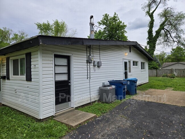 Foto del edificio - 8322 Woodhurst Dr