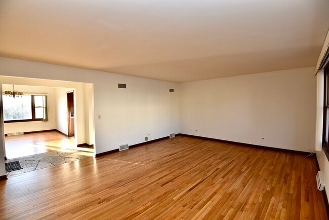 Building Photo - 1636 McGovern St