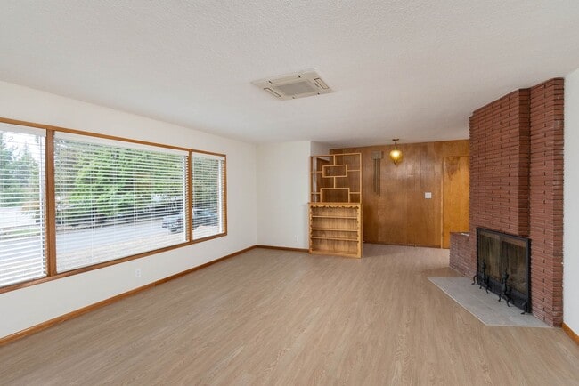 Building Photo - West Hills 4 Bdrm+, 3 Bath Mid Century - A...