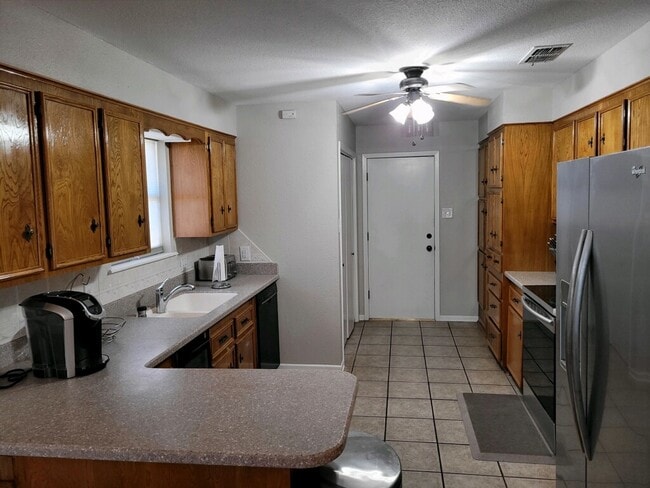 Building Photo - 4833 Circle 19