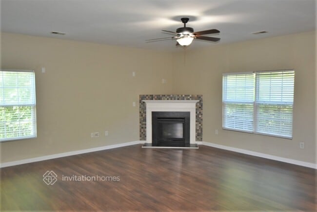 Building Photo - 5011 Miller Dr