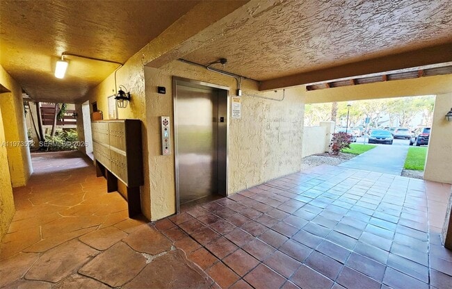 Building Photo - 9015 SW 125th Ave