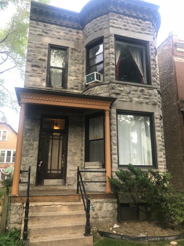 Primary Photo - 3449 N Marshfield Ave