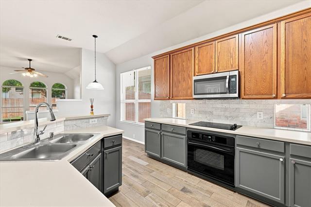 Foto del edificio - 2812 Thorncreek Ln