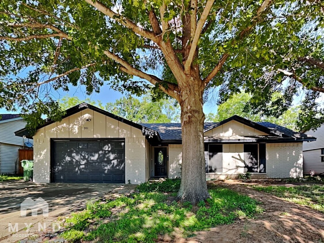 Foto principal - 901 Stonybrook Dr