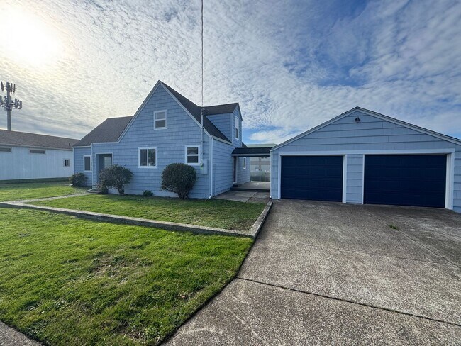 Foto del edificio - Large Home in Newport!