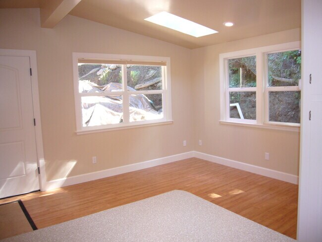 Foto del edificio - Private One + Bedroom Hilltop Home, Washer/Dryer & Storage