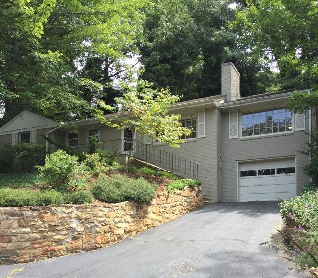 Front View - 3120 Stoneridge Rd SW