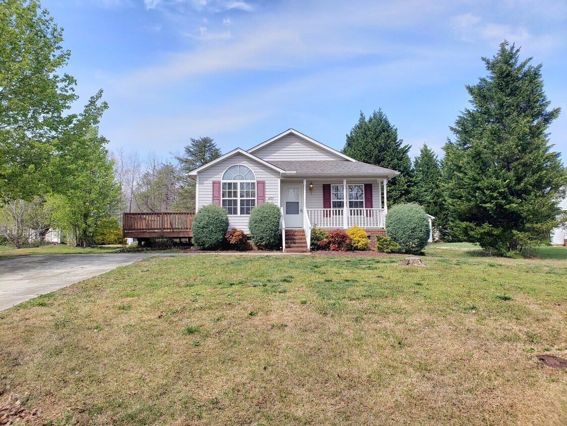 Foto principal - 3 Bedroom home in CreekSide Village