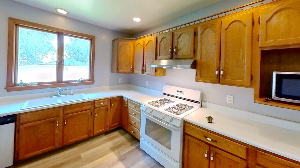 Kitchen - 110 Armin Pl