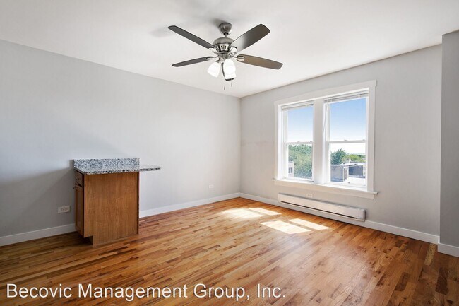 Building Photo - Studio, 1 bath Apartment - 7450-7456 N Gre...