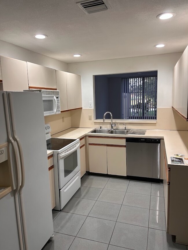 Building Photo - 3424 Torremolinos Ave