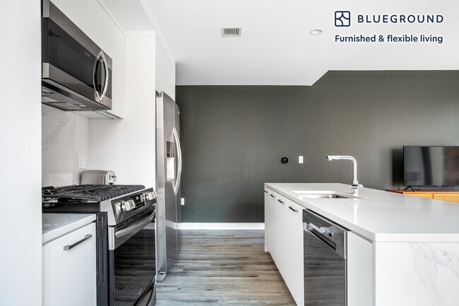 Building Photo - 949 1st St SE