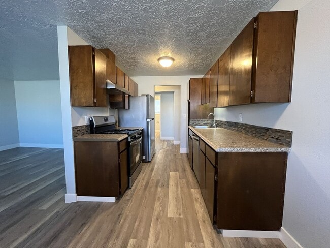 Building Photo - AT1071