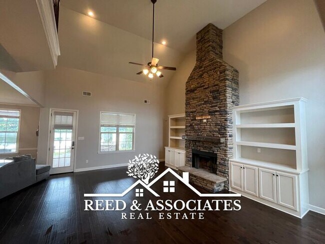 Foto del edificio - 4 Bedroom Arlington Home with a Lakeside Lot