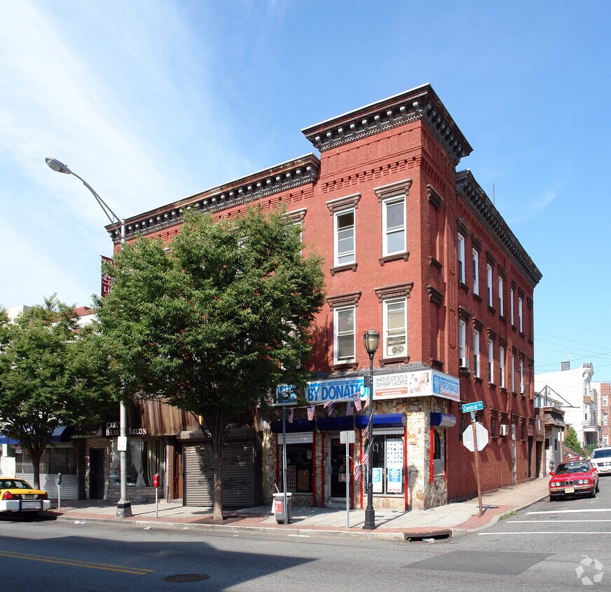 Foto del edificio - 437 Central Ave
