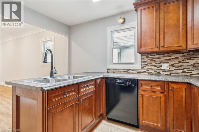 Photo du bâtiment - 93 E 31st St